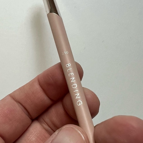 Fenty Beauty Eye Blending Brush 210 - Picture 6 of 6